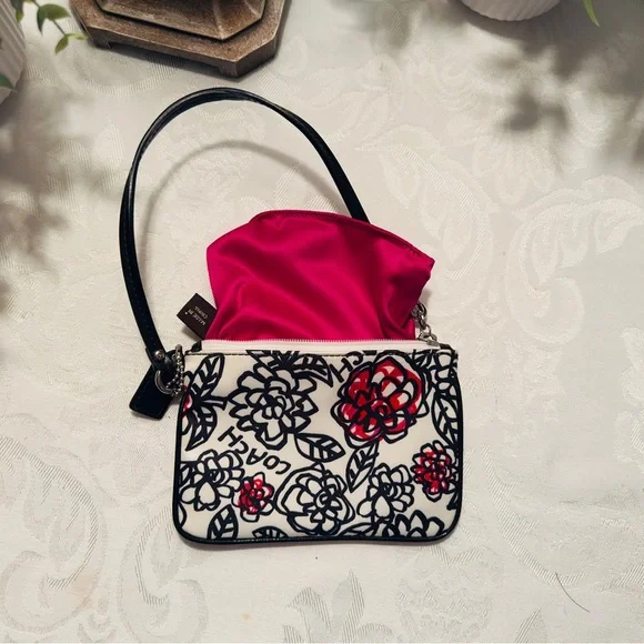 NWOT Coach Y2K Poppy Graffiti Floral Wristlet - Picture 3 of 4